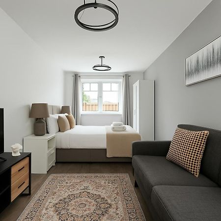 Bright Private Rooms - Peaceful Morden Location London Exteriör bild